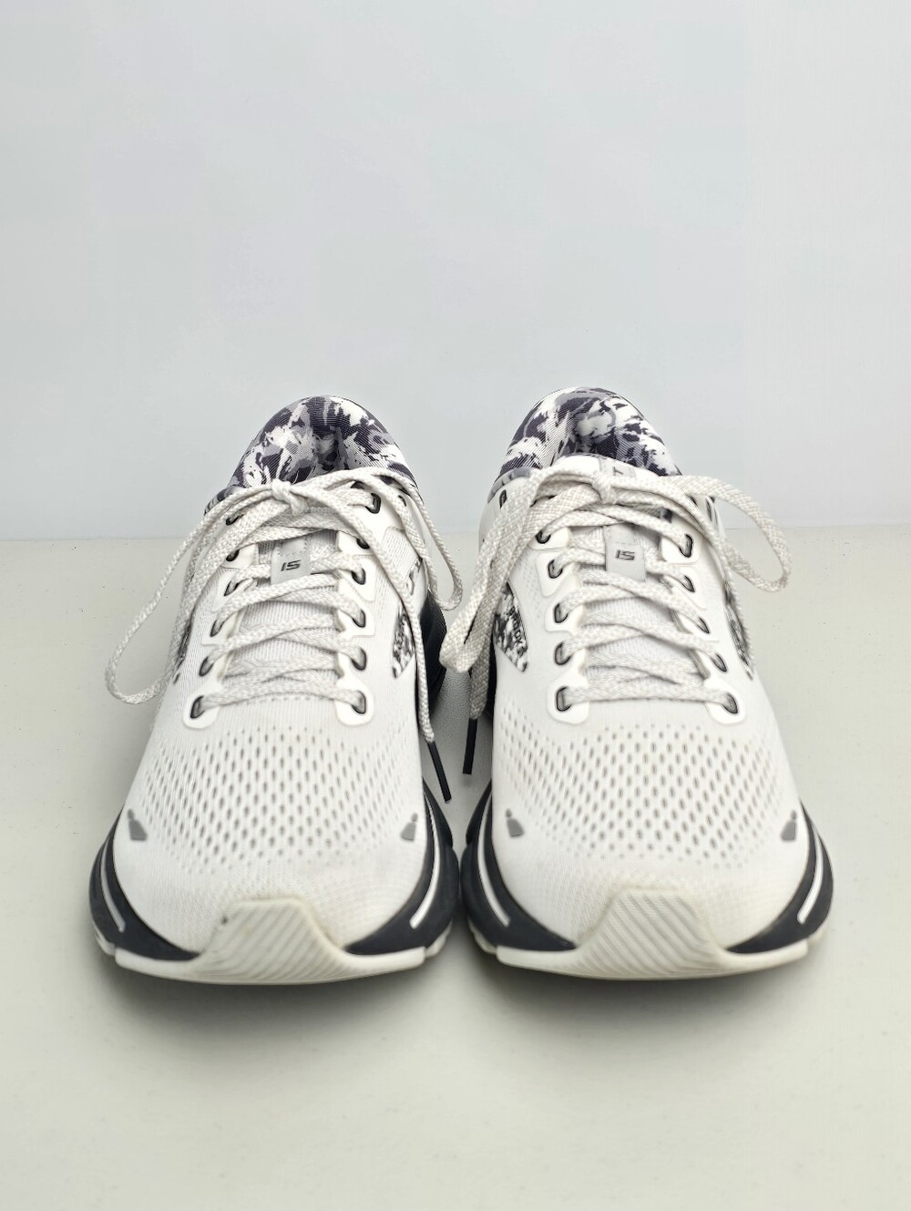 Brooks Ghost 15 Women's Size 7.5 Cushioned Running Shoes White/Ebony/Oyster - Picture 4 of 10
